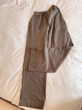 KOTN Women's Terry Wide Leg Sweatpant — NEW WITH TAGS, S, Dark Olive